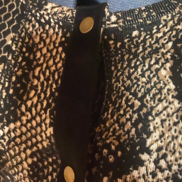 Rafaella Snake print Top / Tunic / Jacket with suede trim and brass snaps. 1X - Picture 4 of 8